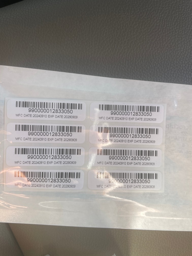 Foto de Pinguin con microchip 990000012833050